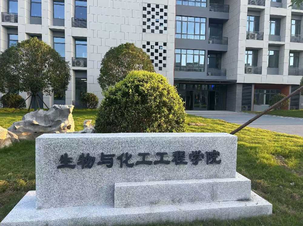 册亨县扬州职业大学体育场高杆灯项目